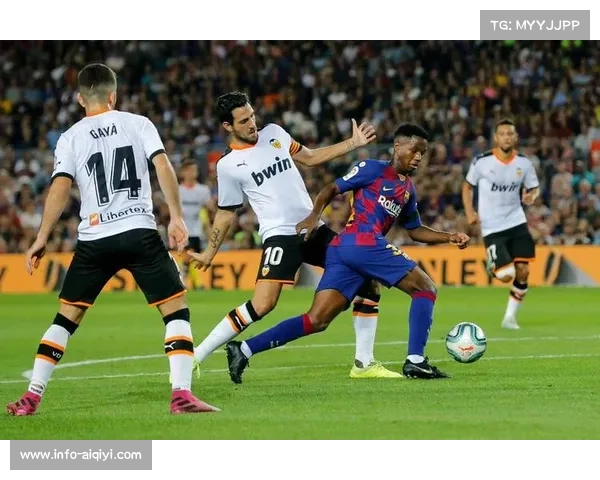 意大利球迷狂热助威，奥林匹克球场气氛浓厚